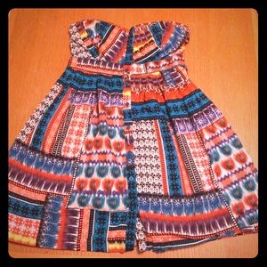 DONATED Color strapless dress in geo print